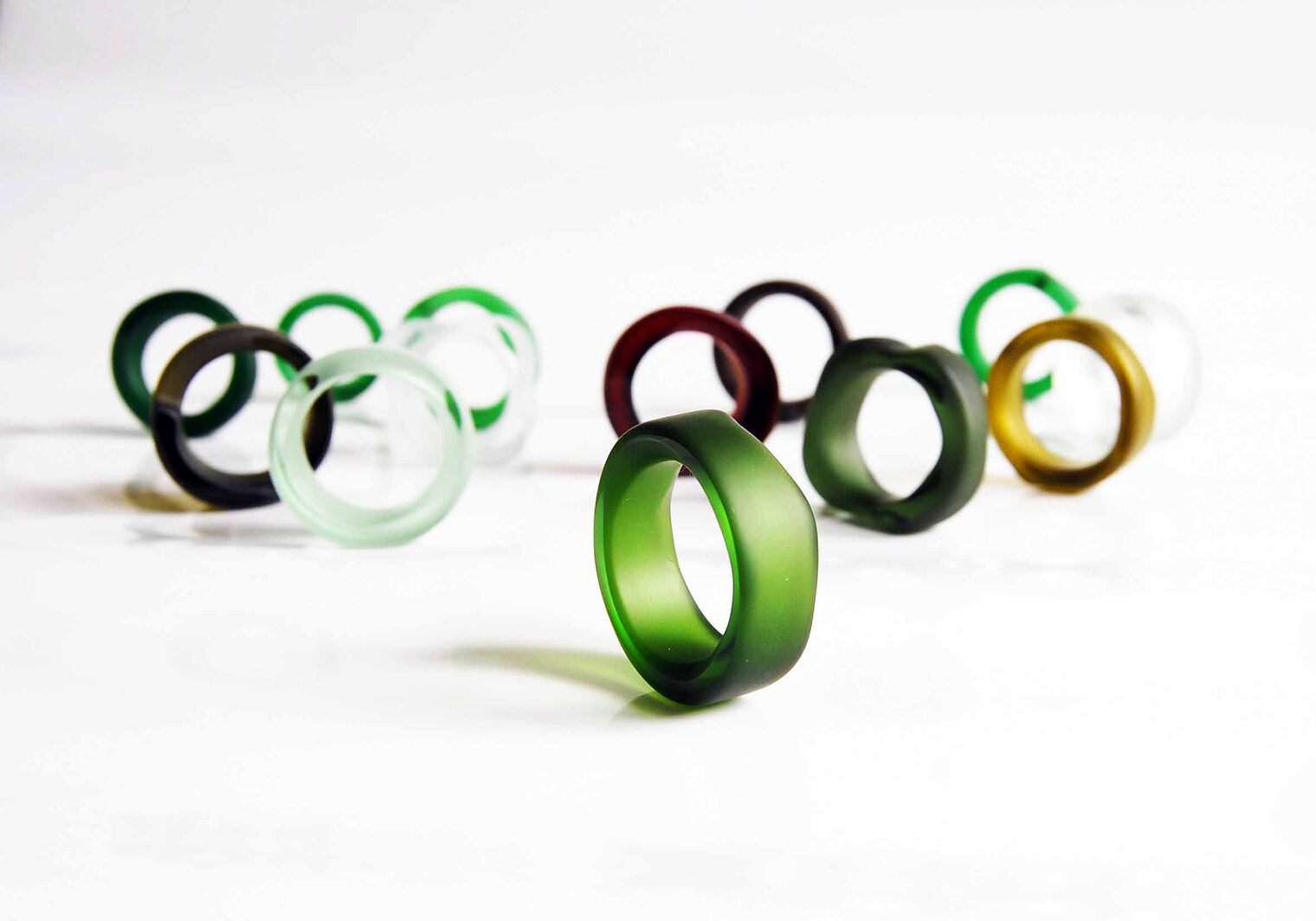 Ringe aus der Zweitweg-Kollektion "voila" von Claudia Adam und Jörg Stoffel