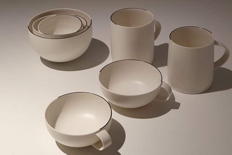 Tassen, Becher, Schalen aus Porzellan von Bokyung Kim 