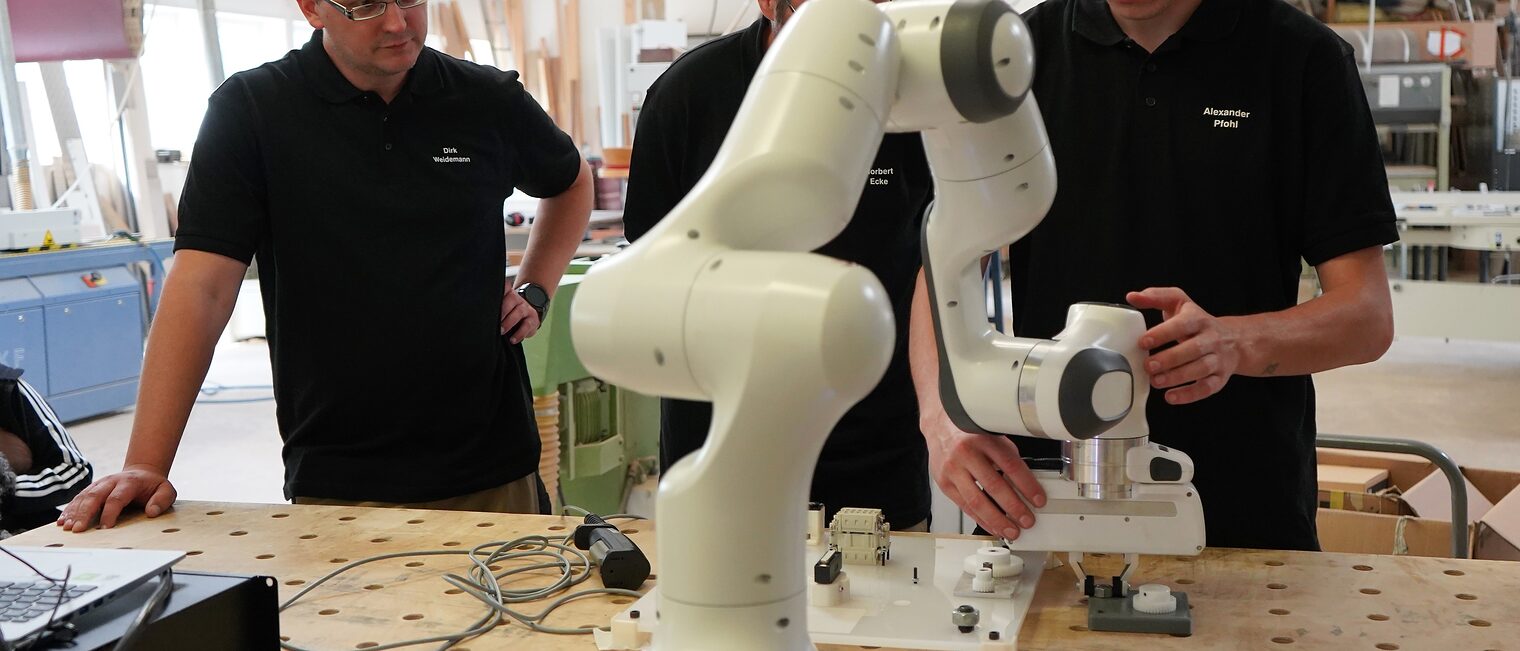 In der Tischlerei Altfeld kommt Robotik bereits zum Einsatz.