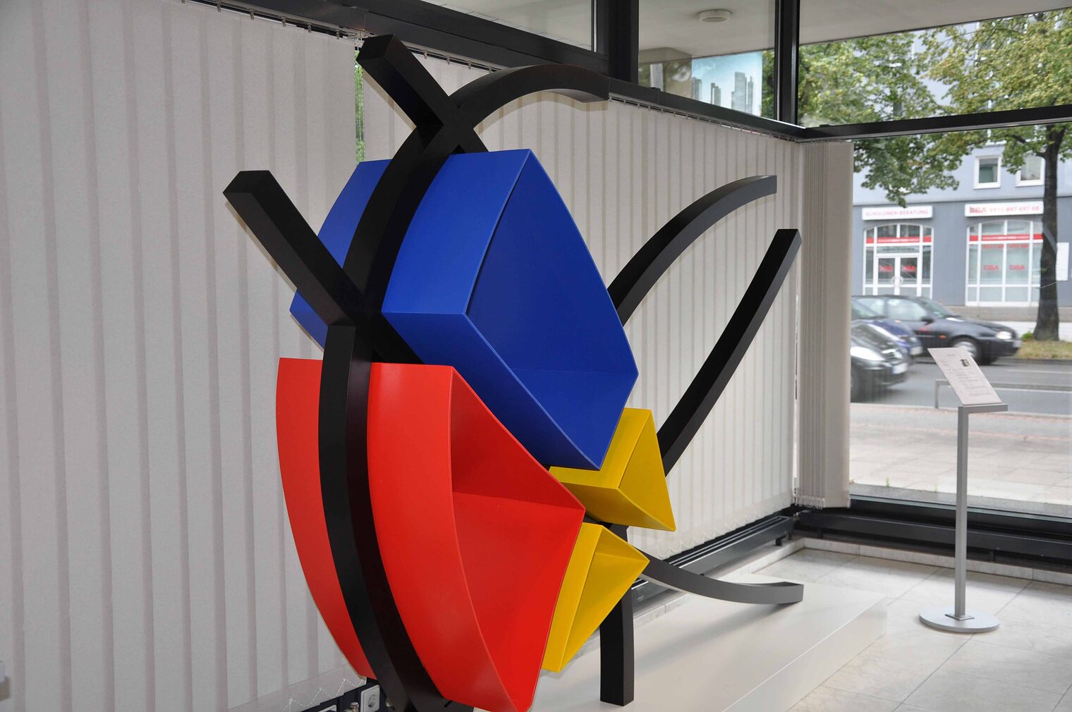 Regalskulptur: Mondrian läßt grüßen