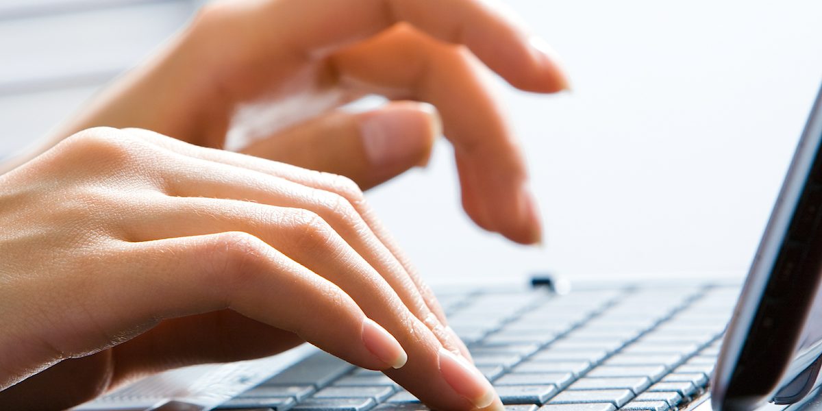 lehrvertrag online_Fotolia_6018048_X@pressmaster, tastatur, schreiben, computer, internet, fotolia, laptop
