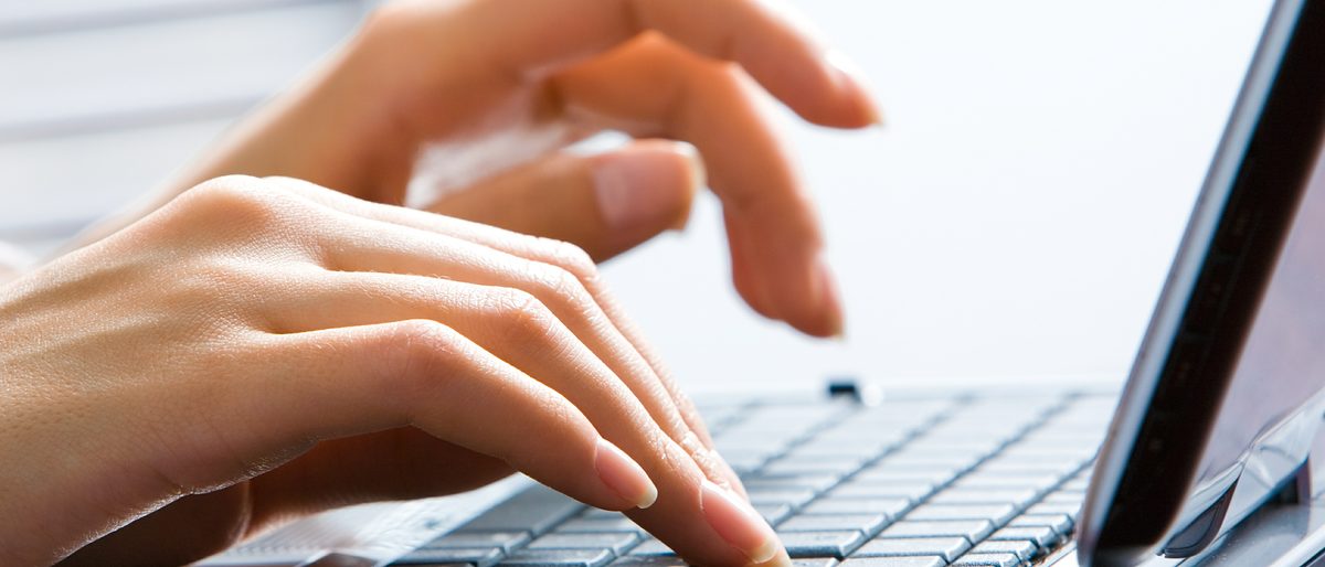 lehrvertrag online_Fotolia_6018048_X@pressmaster, tastatur, schreiben, computer, internet, fotolia, laptop