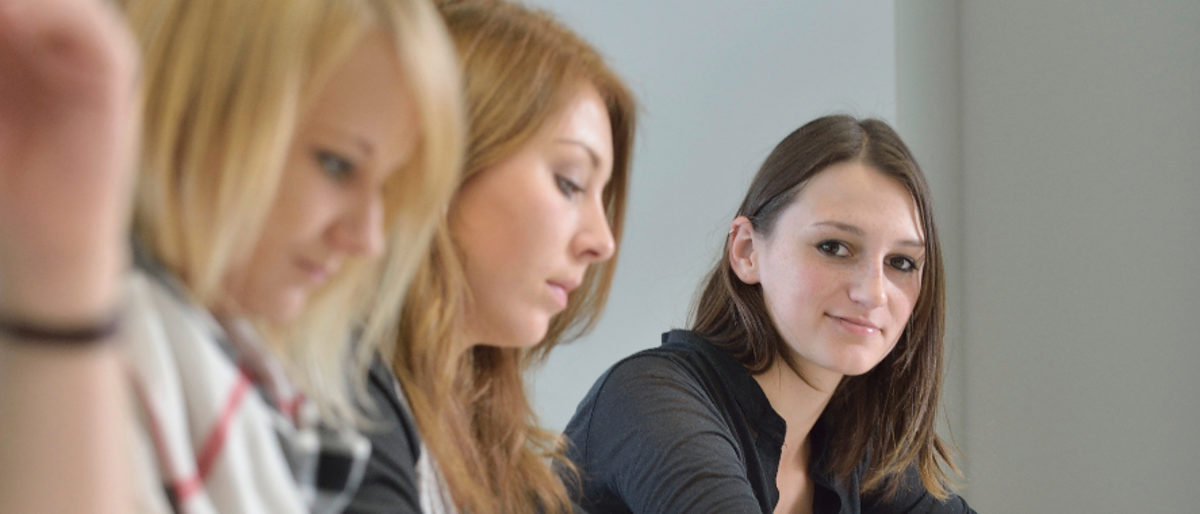 kurs, jugendliche, weiterbildung, uelu, ülu, ausbildung, weiterbildung, frau, mädchen, maedchen, studium, stipendium, begabtenförderung, foerderung