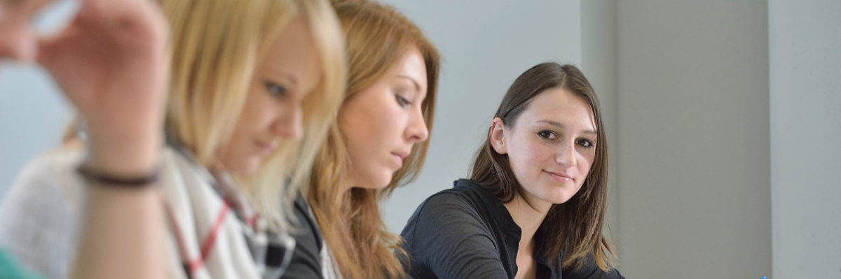 kurs, jugendliche, weiterbildung, uelu, ülu, ausbildung, weiterbildung, frau, mädchen, maedchen, studium, stipendium, begabtenförderung, foerderung