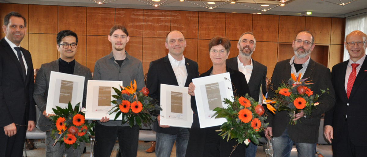 Olaf Lies, Bernhard Simon, Lars Junker, Uwe Haster, Ute Ketelhake, Siegfried Haster, Michael Haster, Karl-Wilhelm Steinmann (v.l.n.r.) Olaf Lies, Bernhard Simon, Lars Junker, Uwe Haster, Ute Ketelhake, Siegfried Haster, Michael Haster, Karl-Wilhelm Steinmann (v.l.n.r.)