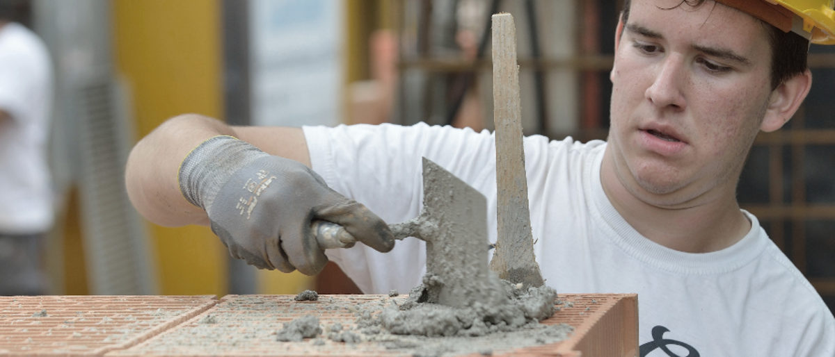ausbildung, nachwuchs, maurer, stein, mörtel, moertel, baustelle, azubi, jugendlicher