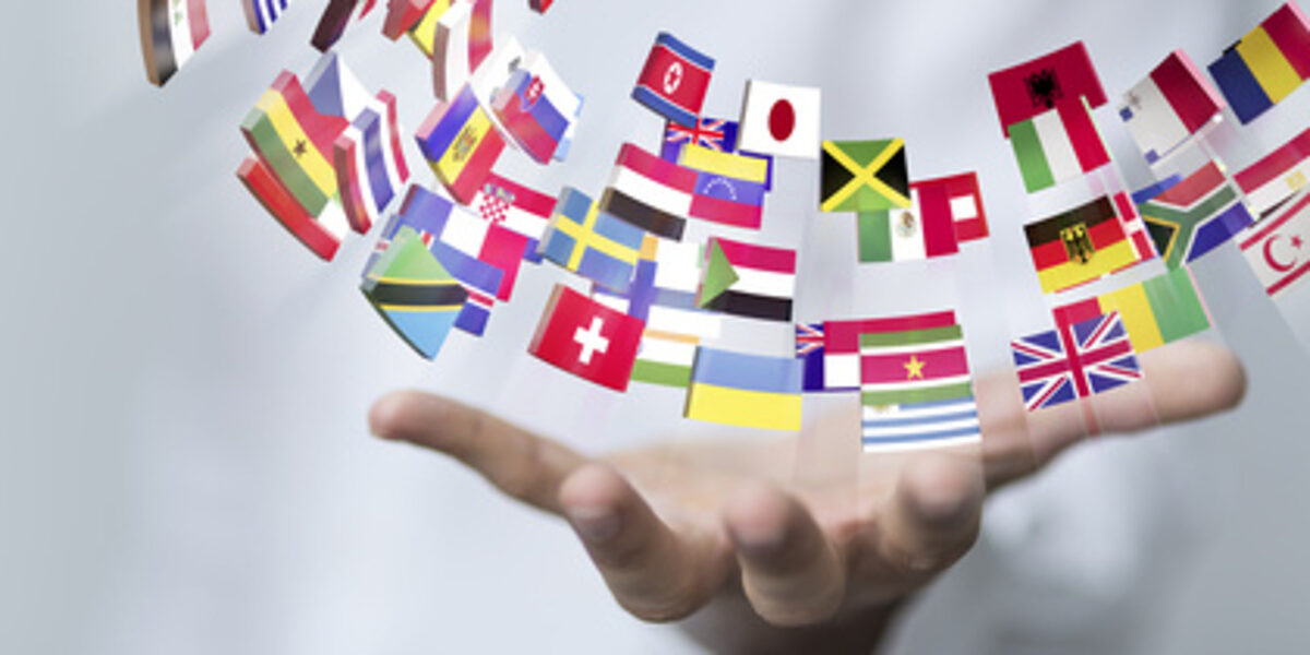 Fotolia_68909306_XS_schmal, fahne, hand, sprache, ausland, fremdsprache, welt, außenwirtschaft,