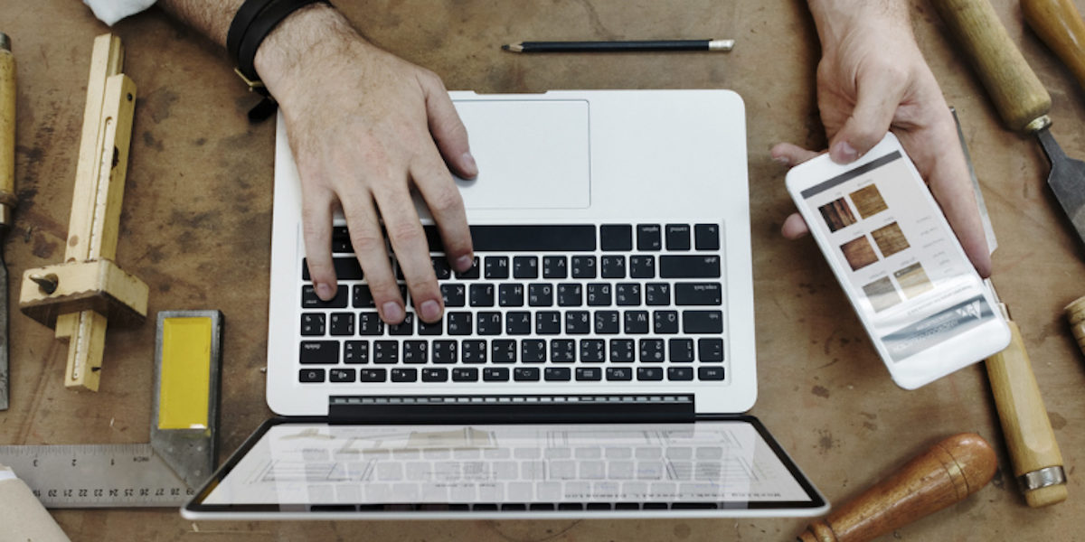 Fotolia_110248922_M_3zu1, handwerk digital, digitalisierung, tablet, handy, iphone, smartphone, laptop, werkzeug, fachkräfteforum 2016, fachkraeftreforum, 4.0