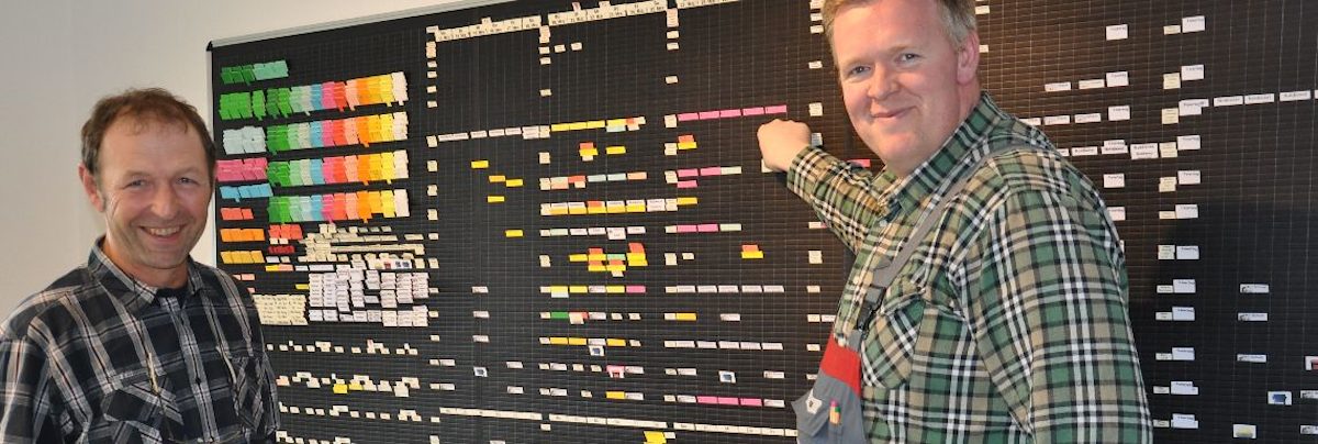 Planung verbessert: Hans-Ulrich Hauke (l.) und Heiko Weiglein an ihrer Übersichtstafel.