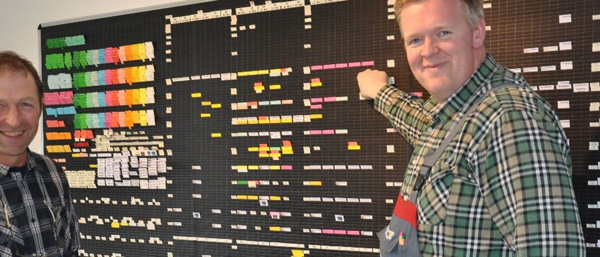 Planung verbessert: Hans-Ulrich Hauke (l.) und Heiko Weiglein an ihrer Übersichtstafel. zukunftswerkstatt, hauke, elektro, tafel,