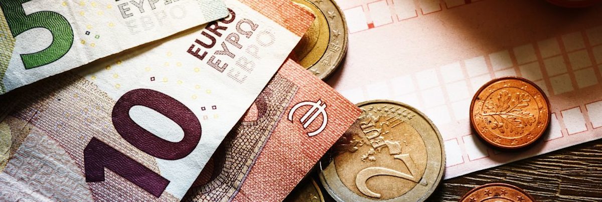 Grecaud Paul 145560195_M_3zu1, geld, steuer, finanzen, einkommen, lohn, euro scheine münzn, muenzen, gehalt,