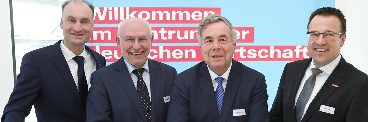 Freuen sich über den gelungenen Start des Verbundprojekts Fachkräftezentren Handwerk: Hartmut Drexel, Eckhard Sudmeyer, Jans-Paul Ernsting und Andreas Keller (v.l.n.r.) Hartmut Drexel, Eckhard Sudmeyer, Jans-Paul Ernsting, Andreas Keller (v.l.n.r.)