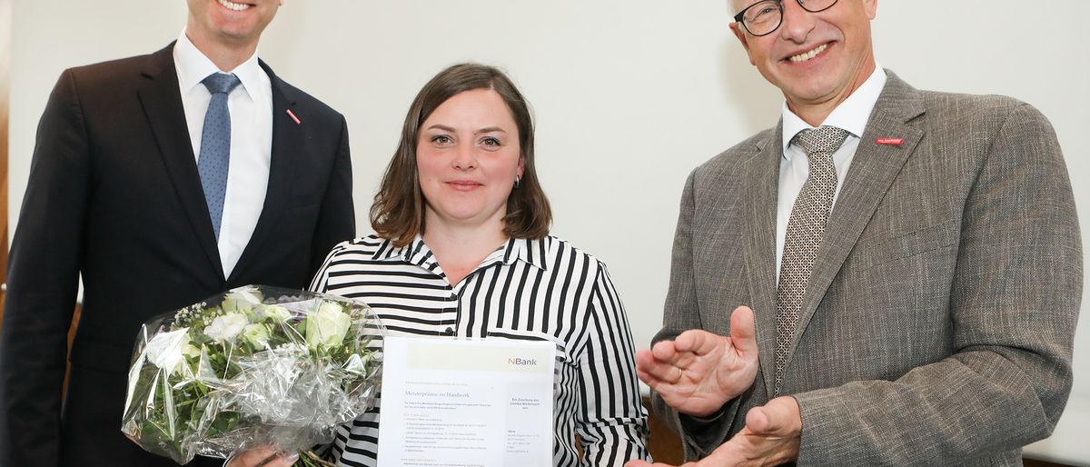 Natalie Hergert, frischgebackene Gebäudereinigermeisterin, kann jetzt die Meisterprämie beantragen. Natalie Hergert, frischgebackene Gebäudereinigermeisterin, kann jetzt die Meisterprämie beantragen.