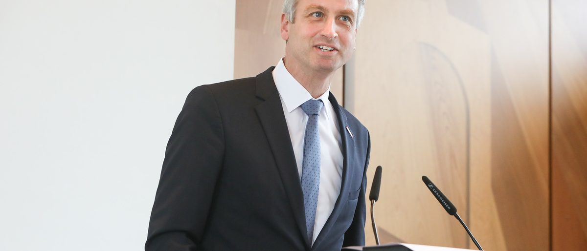 Hauptgeschäftsführer Peter Karst präsentierte der Vollversammlung die Bilanz 2019. Hauptgeschäftsführer Peter Karst präsentierte der Vollversammlung die Bilanz 2019.