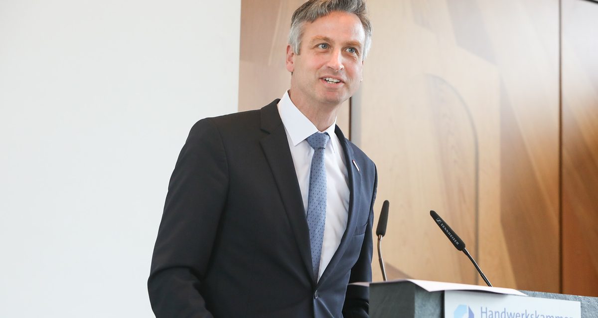 Hauptgeschäftsführer Peter Karst präsentierte der Vollversammlung die Bilanz 2019. Hauptgeschäftsführer Peter Karst präsentierte der Vollversammlung die Bilanz 2019.
