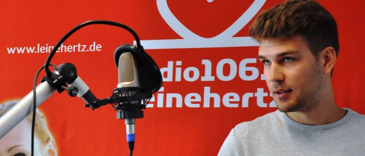 Der Tischlergeselle Martin Schulze erzählte zur Woche des Handwerks bei Radio Leinehertz 106.5 von seinen beruflichen Erfahrungen im Ausland. Der Tischlergeselle Martin Schulze erzählte zur Woche des Handwerks bei Radio Leinehertz 106.5 von seinen beruflichen Erfahrungen im Ausland.
