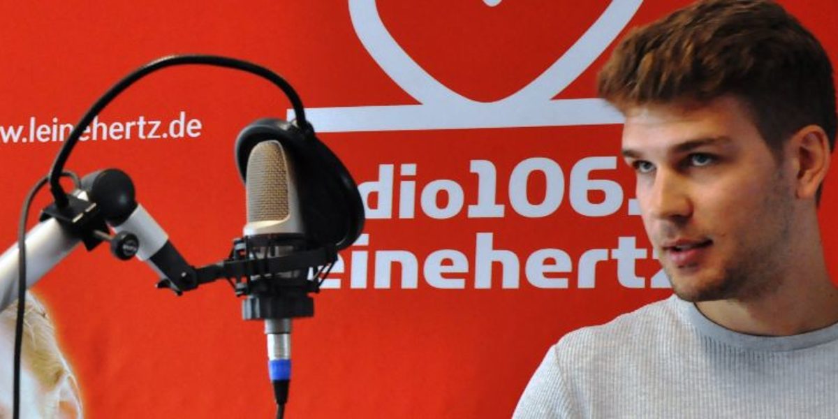 Der Tischlergeselle Martin Schulze erzählte zur Woche des Handwerks bei Radio Leinehertz 106.5 von seinen beruflichen Erfahrungen im Ausland. Der Tischlergeselle Martin Schulze erzählte zur Woche des Handwerks bei Radio Leinehertz 106.5 von seinen beruflichen Erfahrungen im Ausland.