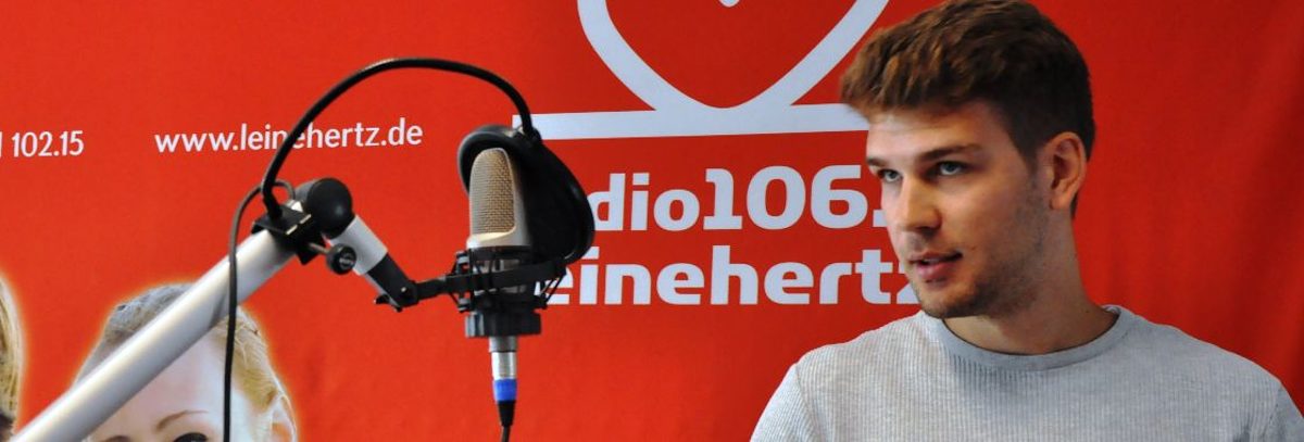 Der Tischlergeselle Martin Schulze erzählte zur Woche des Handwerks bei Radio Leinehertz 106.5 von seinen beruflichen Erfahrungen im Ausland. Der Tischlergeselle Martin Schulze erzählte zur Woche des Handwerks bei Radio Leinehertz 106.5 von seinen beruflichen Erfahrungen im Ausland.
