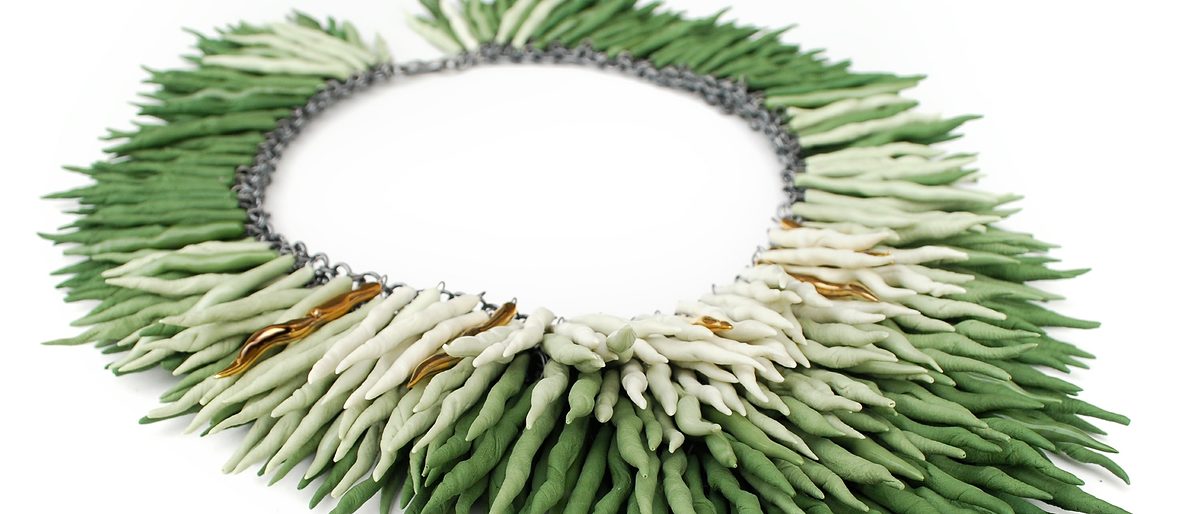 Beate Pfefferkorn: Collier "Green Fleece", Porzellan Christmas Edition 2018
