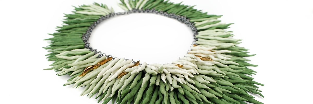 Beate Pfefferkorn: Collier "Green Fleece", Porzellan Christmas Edition 2018