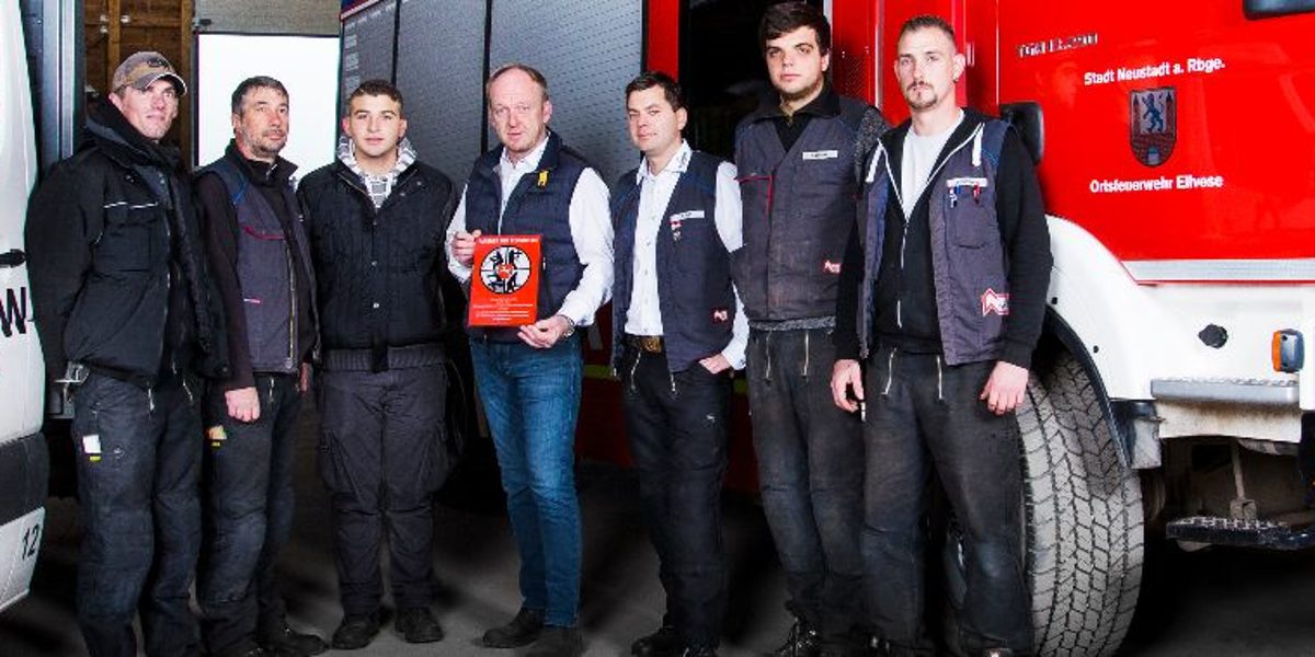 Die Feuerwehrleute der Firma Dammann Bedachungen. Die Feuerwehrleute der Firma Dammann Bedachungen.