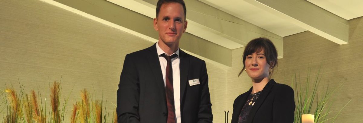 Stefan Burmeister-Wiese und Adriana Hesse von der Wiese Bestattungen KG begleiten trauernde Angehörige in den schwierigen ersten Stunden nach dem Verlust und darüber hinaus. Stefan Burmeister-Wiese und Adriana Hesse von der Wiese Bestattungen KG begleiten trauernde Angehörige in den schwierigen ersten Stunden nach dem Verlust und darüber hinaus.