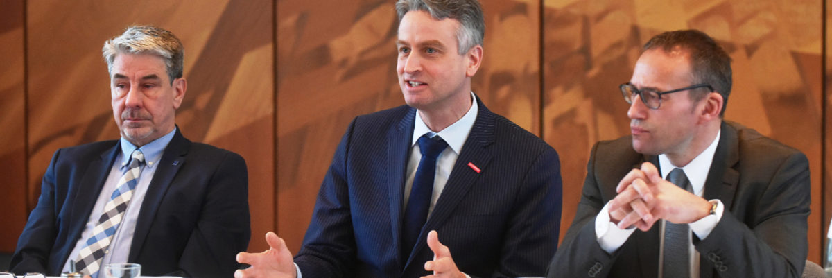 Peters Karst, der Hauptgeschäftsführer der Handwerkskammer Hannover (mitte), erläutert die Forderungen des Handwerks an die Politik. Peters Karst, der Hauptgeschäftsführer der Handwerkskammer Hannover (mitte), erläutert die Forderungen des Handwerks an die Politik.