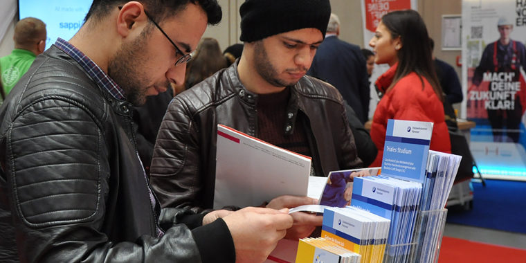 Auch in diesem Jahr war die Handwerkskammer Hannover auf der beruf & bildung mit einem Stand vertreten. Auch in diesem Jahr war die Handwerkskammer Hannover auf der beruf & bildung mit einem Stand vertreten.