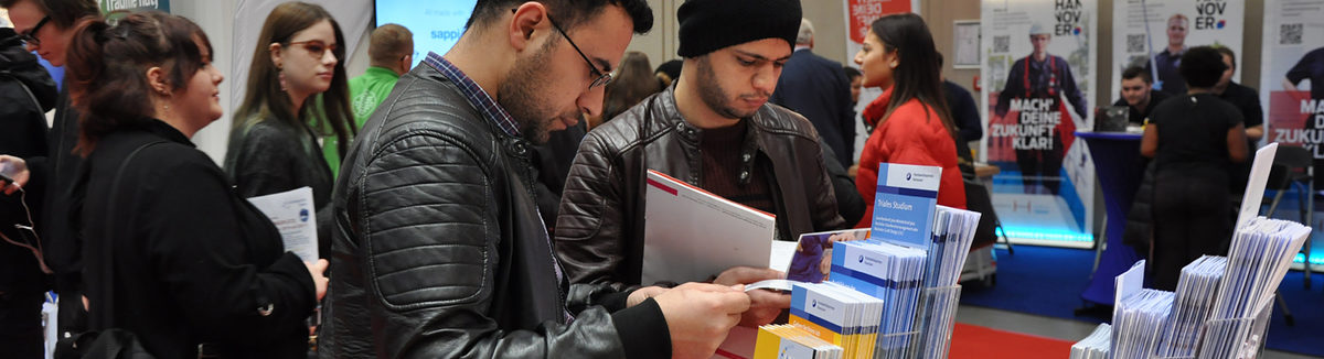 Auch in diesem Jahr war die Handwerkskammer Hannover auf der beruf & bildung mit einem Stand vertreten. Auch in diesem Jahr war die Handwerkskammer Hannover auf der beruf & bildung mit einem Stand vertreten.