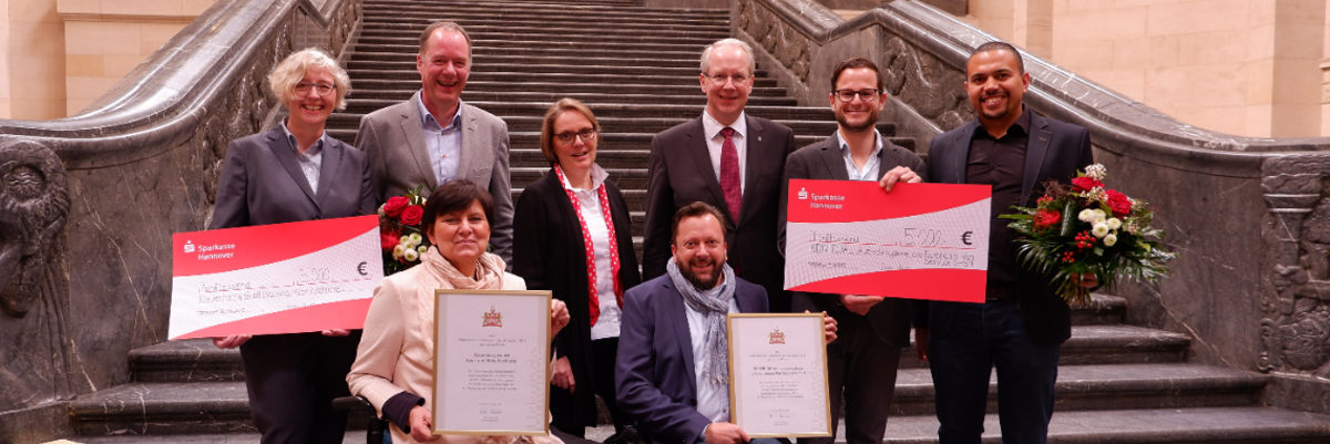 Oberbürgermeister Stephan Schostok und Sozial- und Sportdezernentin Konstanze Beckedorf mit den Preisträgern. Inklusion, Handwerk, Klauenberg, Van Service