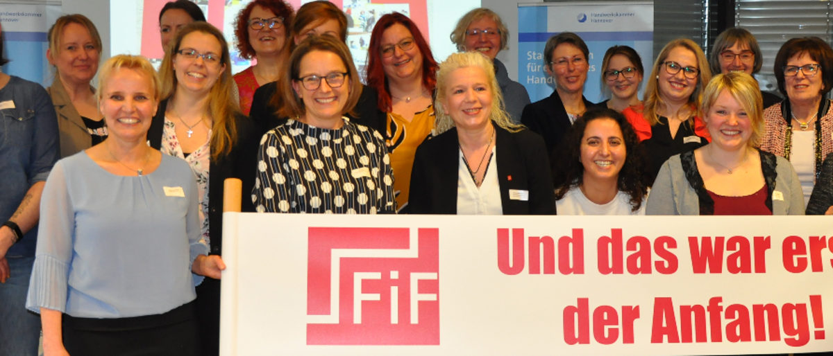 Erfolgreiche und glückliche Teilnehmerinnen von FiF - Frauen gehen im Handwerk in Führung fif