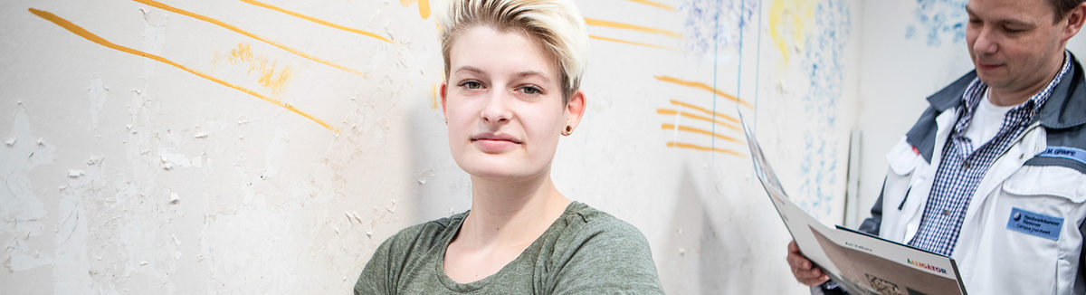 Mareike Stellmach, angehende Malermeisterin. Mareike Stellmach, angehende Malermeisterin.