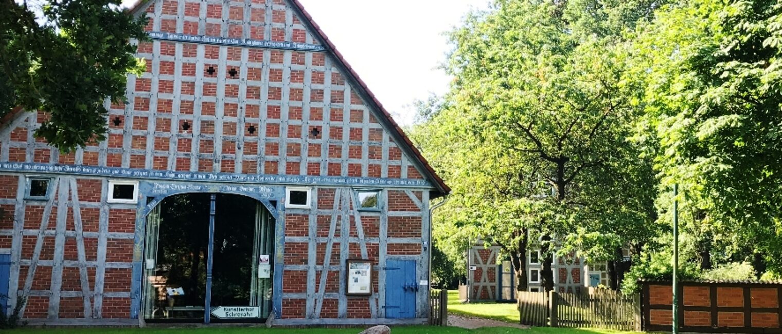 Der Künstlerhof Schreyahn ist eine Stipendiatenstätte für Autoren und Komponisten im Wendland. 