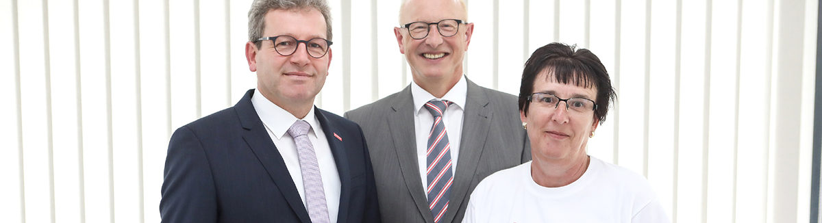 Vizepräsident Arbeitgeberseite Gehre (links im Bild), Präsident Steinmann (Mitte) und Vizepräsidentin Arbeitnehmerseite Wlodarski (rechts im Bild). Vizepräsident Arbeitgeberseite Gehre (links im Bild), Präsident Steinmann (Mitte) und Vizepräsidentin Arbeitnehmerseite Wlodarski (rechts im Bild).