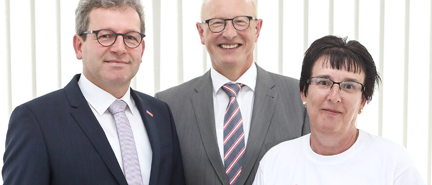 Vizepräsident Arbeitgeberseite Gehre (links im Bild), Präsident Steinmann (Mitte) und Vizepräsidentin Arbeitnehmerseite Wlodarski (rechts im Bild). Vizepräsident Arbeitgeberseite Gehre (links im Bild), Präsident Steinmann (Mitte) und Vizepräsidentin Arbeitnehmerseite Wlodarski (rechts im Bild).