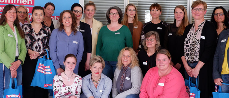 24 Projekt-Teilnehmerinnen machen sich fit für die Führung. 24 Projekt-Teilnehmerinnen machen sich fit für die Führung.