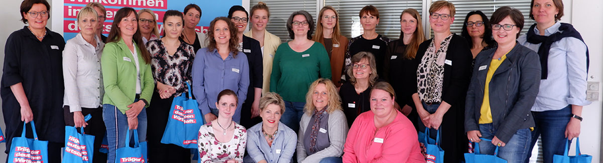 24 Projekt-Teilnehmerinnen machen sich fit für die Führung. 24 Projekt-Teilnehmerinnen machen sich fit für die Führung.