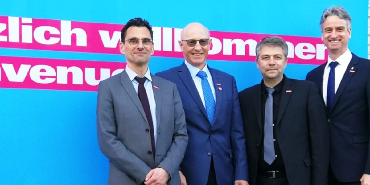 Philippe Perfetti (Direktor des Bildungszentrums der Handwerkskammer Rouen, von links), Karl-Wilhelm (Präsident der Handwerkskammer Hannover) Christophe Dore (Präsident der Handwerkskammer Rouen) und Peter Karst (Hauptgeschäftsführer der Handwerkskammer Hannover) Philippe Perfetti (Direktor des Bildungszentrums der Handwerkskammer Rouen, von links), Karl-Wilhelm (Präsident der Handwerkskammer Hannover) Christophe Dore (Präsident der Handwerkskammer Rouen) und Peter Karst (Hauptgeschäftsführer der Handwerkskammer Hannover)