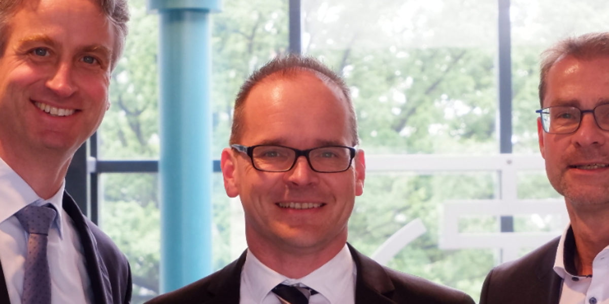 Peter Karst (Hauptgeschäftsführer der Handwerkskammer Hannover, von links), Kultusminister Grant Hendrik Tonne, Carl-Michael Vogt (Geschäftsführer für Bildung und Recht und Stelltvertretender Hauptgeschäftsführer der Handwerkskammer Hannover) Peter Karst (Hauptgeschäftsführer der Handwerkskammer Hannover, von links), Kultusminister Grant Hendrik Tonne, Carl-Michael Vogt (Geschäftsführer für Bildung und Recht und Stelltvertretender Hauptgeschäftsführer der Handwerkskammer Hannover)