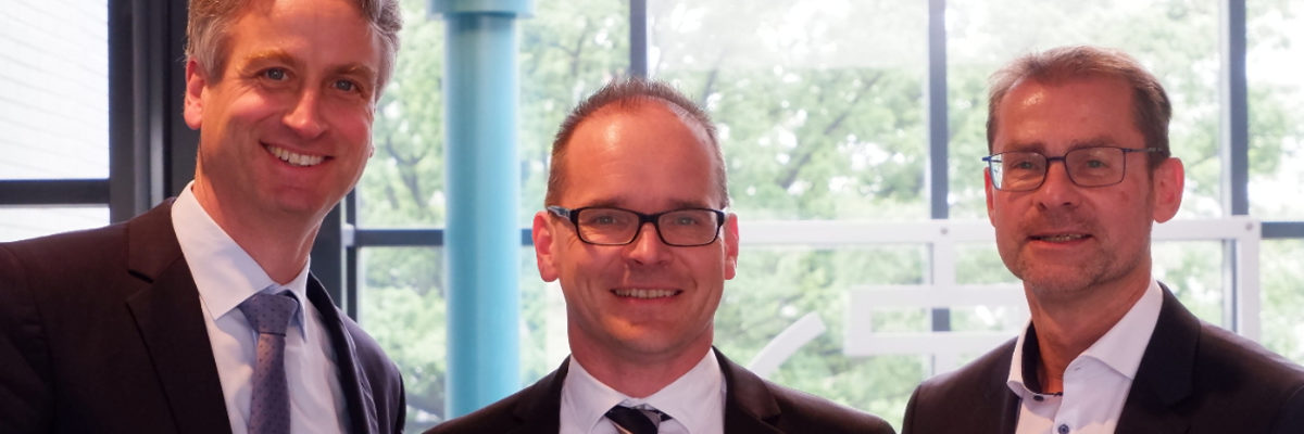 Peter Karst (Hauptgeschäftsführer der Handwerkskammer Hannover, von links), Kultusminister Grant Hendrik Tonne, Carl-Michael Vogt (Geschäftsführer für Bildung und Recht und Stelltvertretender Hauptgeschäftsführer der Handwerkskammer Hannover) Peter Karst (Hauptgeschäftsführer der Handwerkskammer Hannover, von links), Kultusminister Grant Hendrik Tonne, Carl-Michael Vogt (Geschäftsführer für Bildung und Recht und Stelltvertretender Hauptgeschäftsführer der Handwerkskammer Hannover)