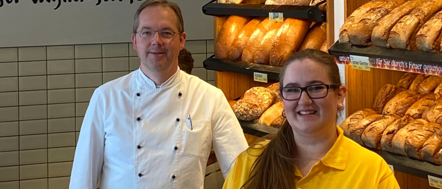 Bäckermeister Hendrik Mordfeld mit seiner Auszubildenden Anna-Lena Dorna