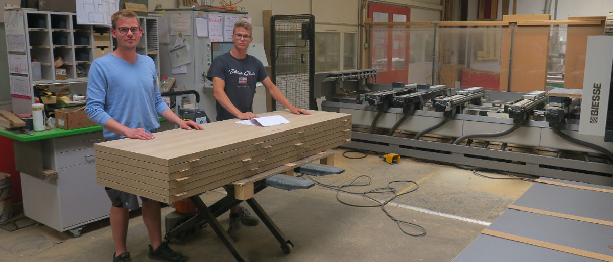 Azubis in der Werkstatt bei der Firma Kreft Azubis in der Werkstatt bei der Firma Kreft