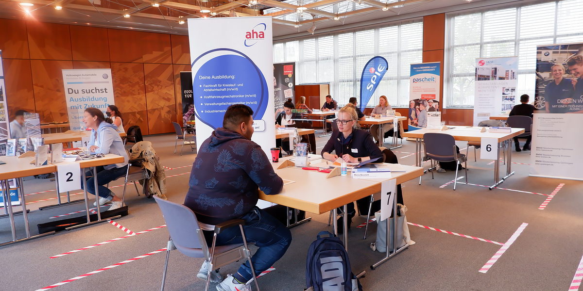 Azubi Speed Dating: 13 Betriebe führten unter Corona-Bedingungen zahlreiche Kennenlerngespräche Azubi Speed Dating, Ausbildung, Bewerber, Nachwuchs,
