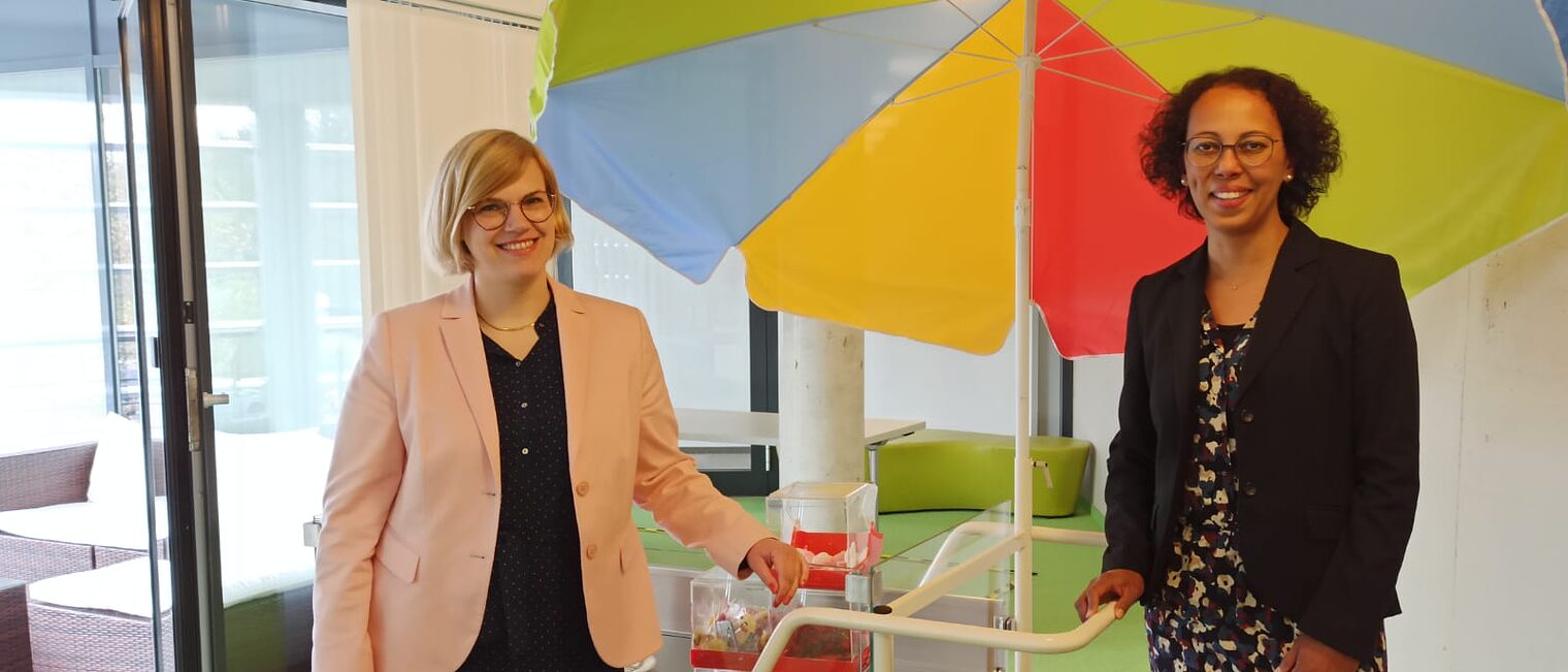 Sobald Corona es wieder zulässt sind Linda Gutt und Jasmin Maaz wieder mit dem Dialogmobil auf Info-Tour. Sobald Corona es wieder zulässt sind Linda Gutt und Jasmin Maaz wieder mit dem Dialogmobil auf Info-Tour.