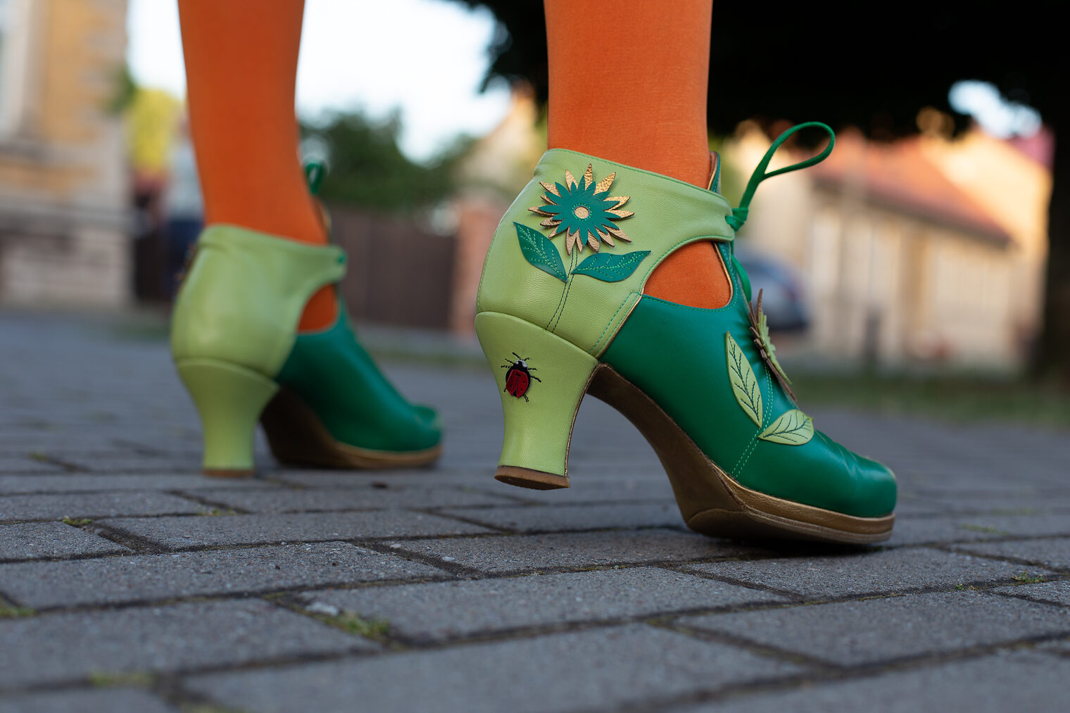 Kirstin Hennemann: Stiefelette im Frühlingskleid Kirstin Hennemann: Stiefelette im Frühlingskleid