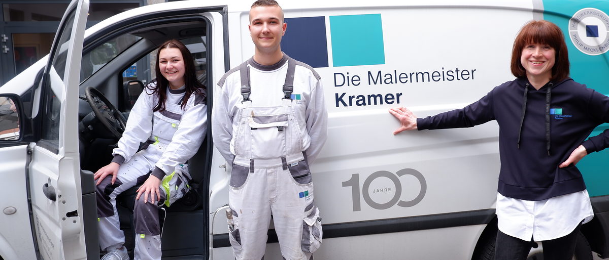 Anika Stein (r.) mit den Azubis Kim-Lara Hinzmann und Ian Hofmann. Ausbildung, primaq, Qualität, Maler, Kramer