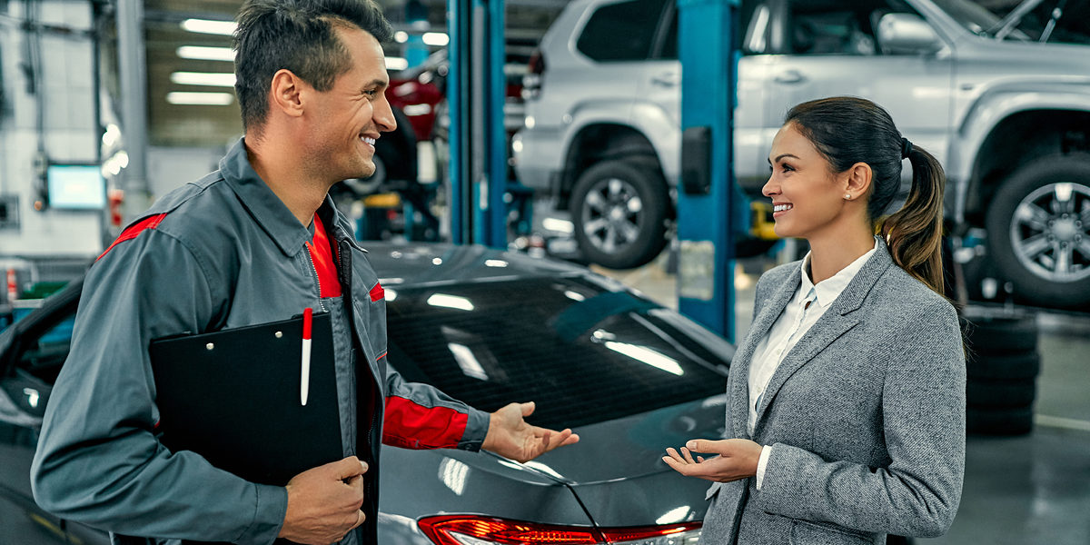 Beautiful businesswoman and auto service mechanic are discussing the work and signing documents. Car repair and maintenance. Schlagwort(e): adult, auto, automobile, automotive, business, businesswoman, car, caucasian, client, customer, engine, examining, female, fix, garage, hand, handsome, indoors, industry, inspection, job, looking, maintenance, man, master, mechanic, occupation, owner, people, person, profession, professional, repair, service, shop, showing, sign, signature, station, talking, technician, technology, transport, two, uniform, vehicle, white, work, worker, young