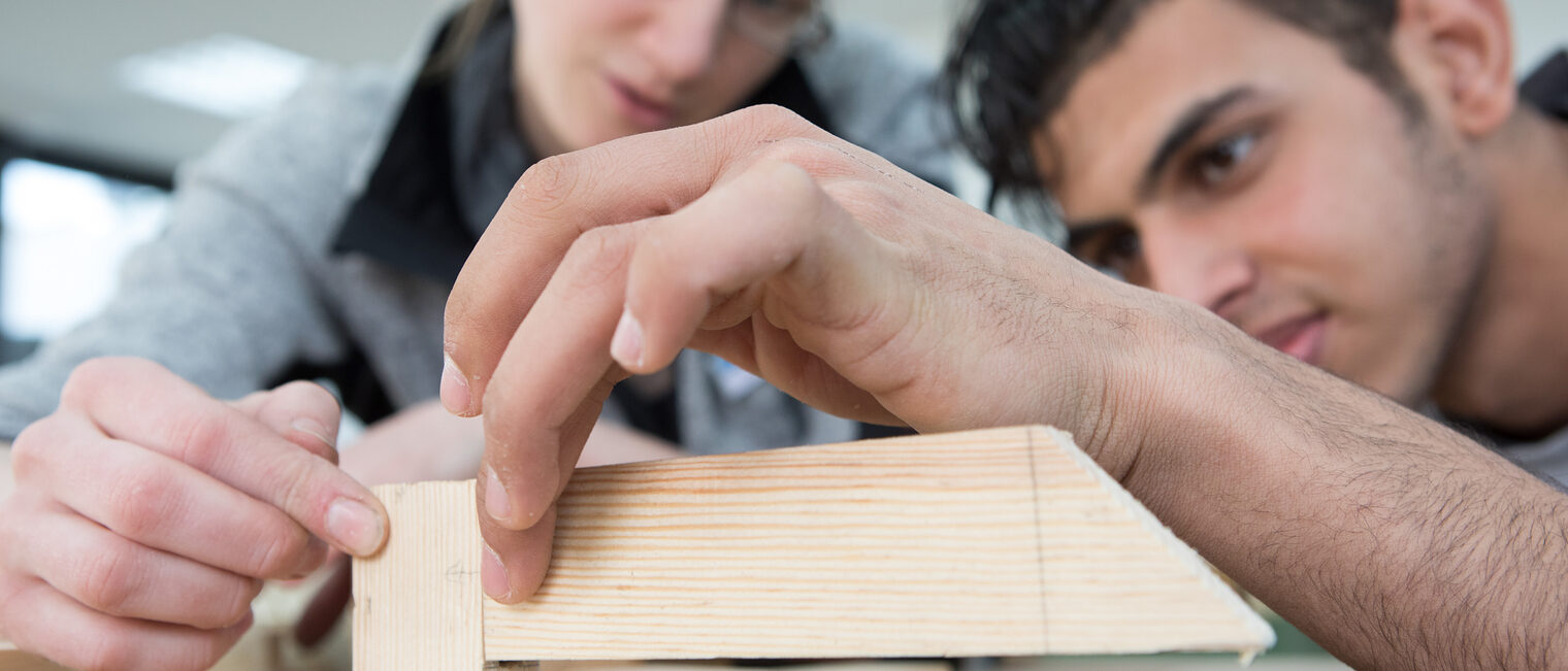 Tischler Handwerk Frau Campus