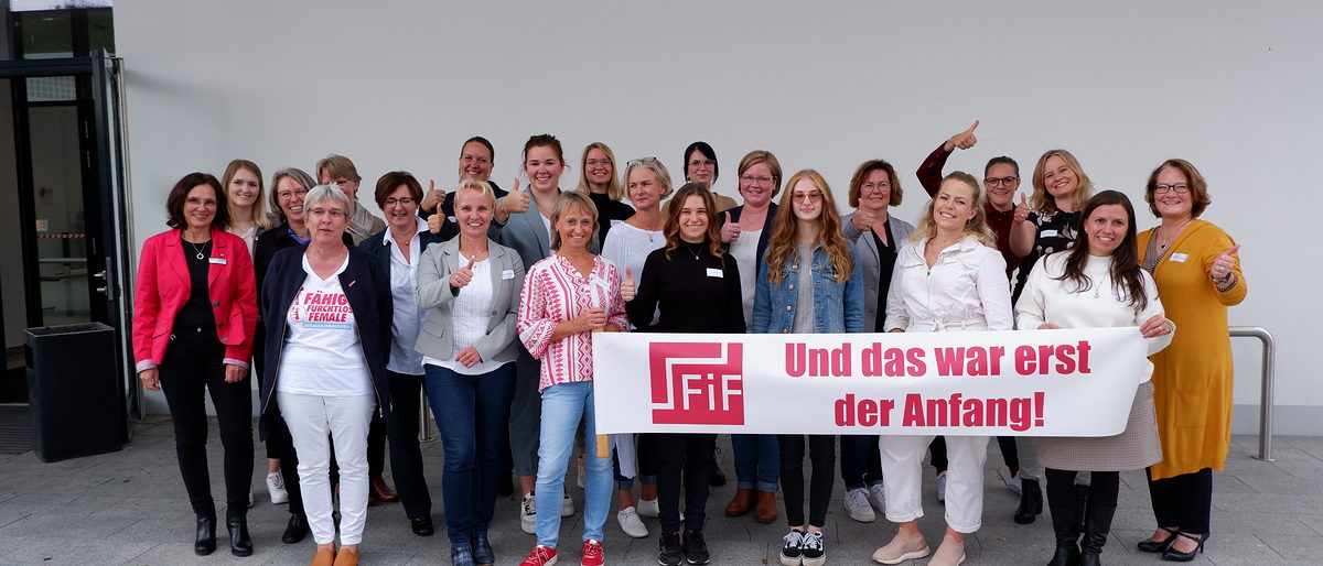 Die Teilnehmerinnen aus dem ersten und zweiten Durchlauf motivieren die FiF³-Frauen im Handwerk in Führung zu gehen. Frauen, FiF, Führung