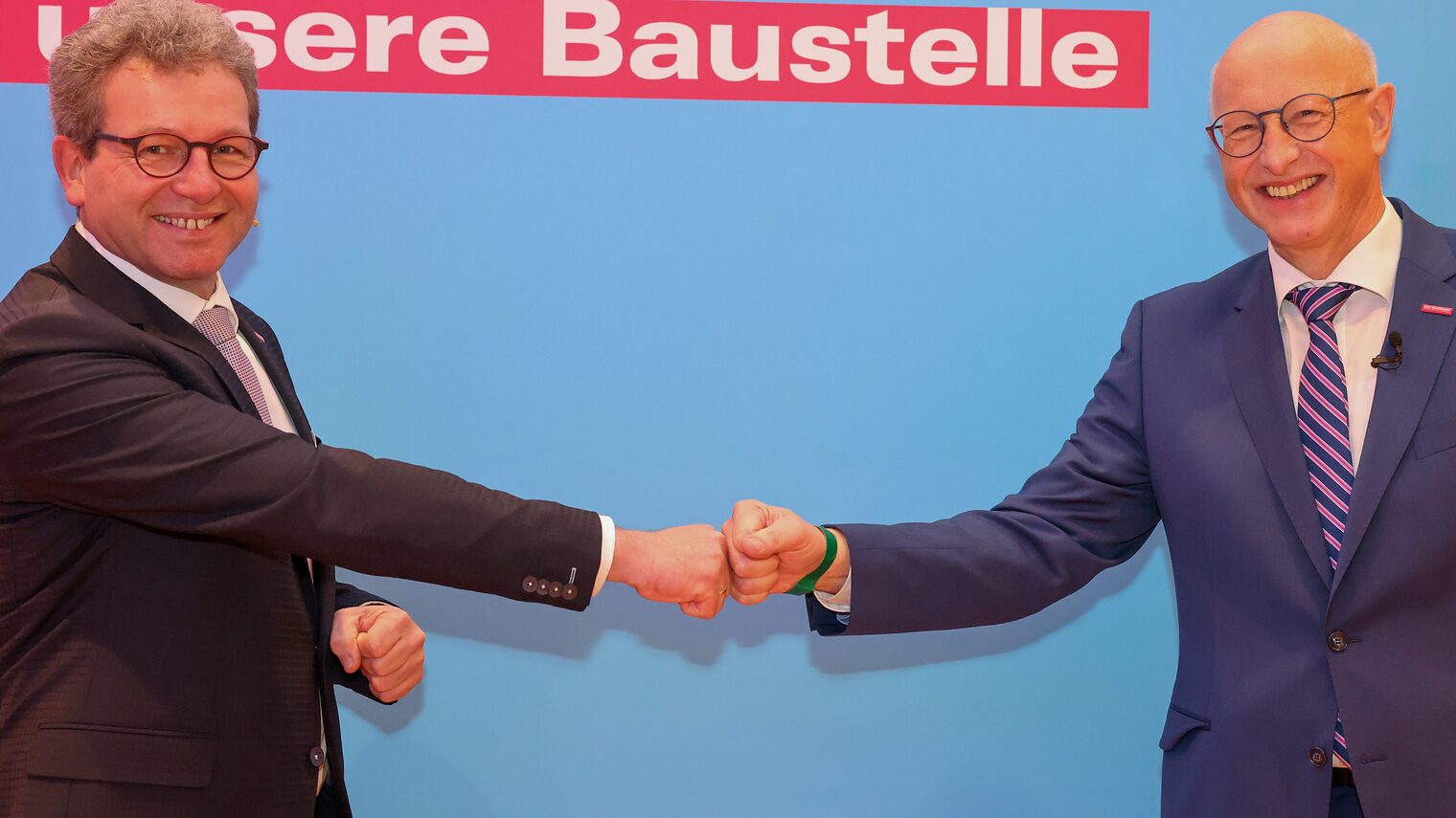 Unter neuer Präsidentschaft: Karl-Wilhelm Steinmann (links) übergibt sein Amt an den neuen Präsidenten der Handwerkskammer Hannover Thomas Gehre.